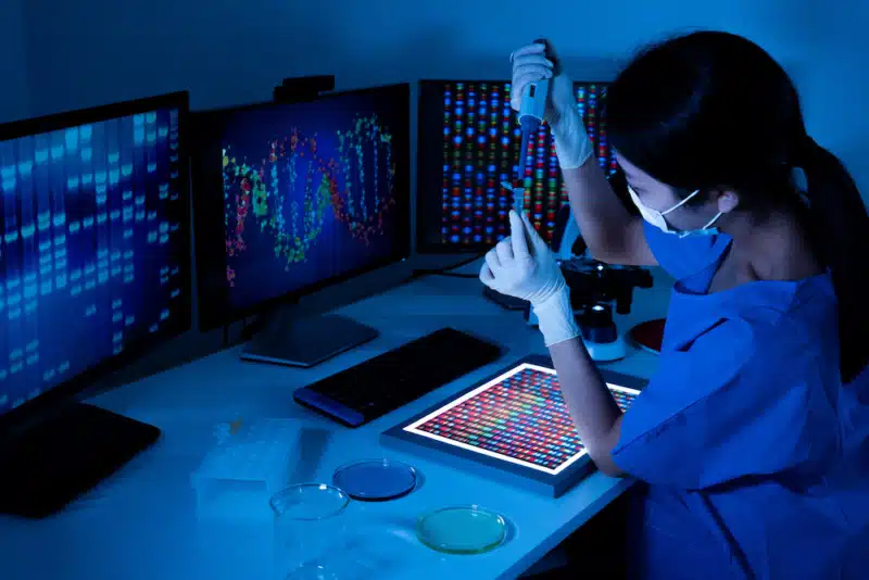 Woman in a laboratory doing genomic medicine research for biologics for asthma therapies